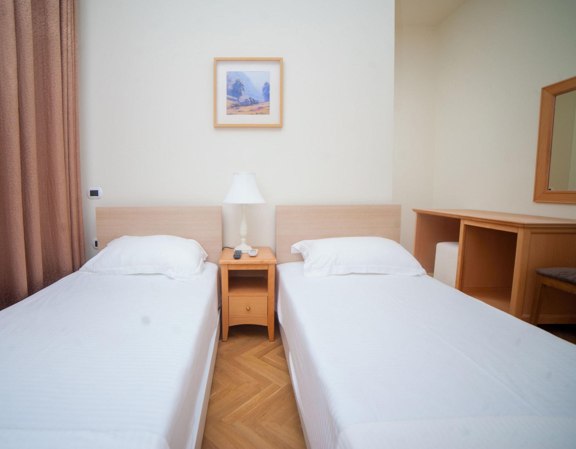 Le Palazzine Hotel Vlorë Екстериор снимка